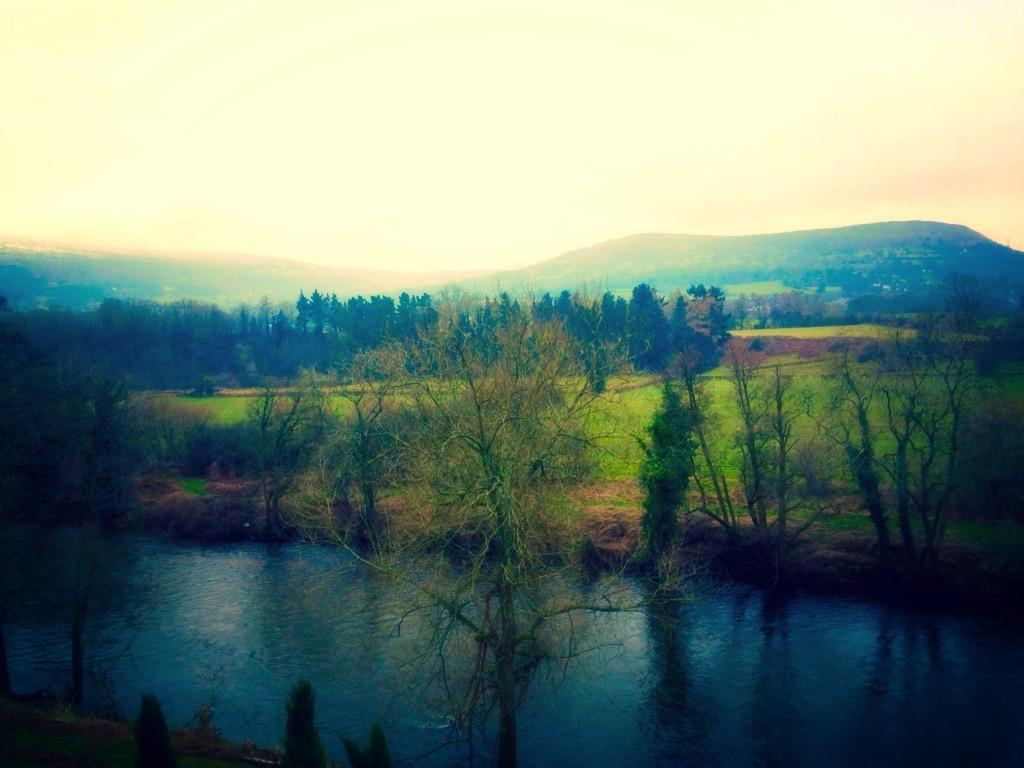 Llanwenarth Hotel And Riverside Restaurant Abergavenny Buitenkant foto