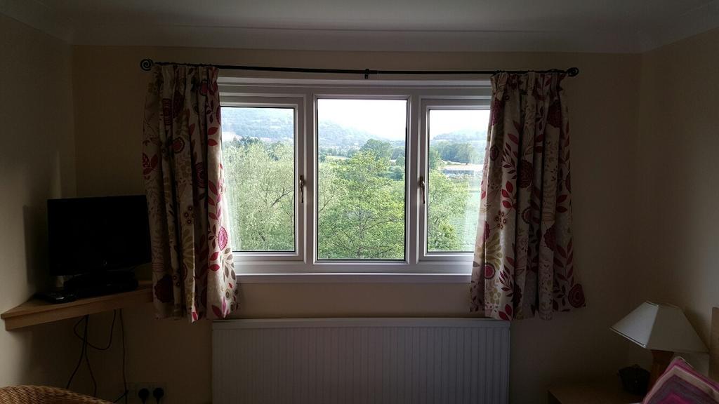 Llanwenarth Hotel And Riverside Restaurant Abergavenny Buitenkant foto