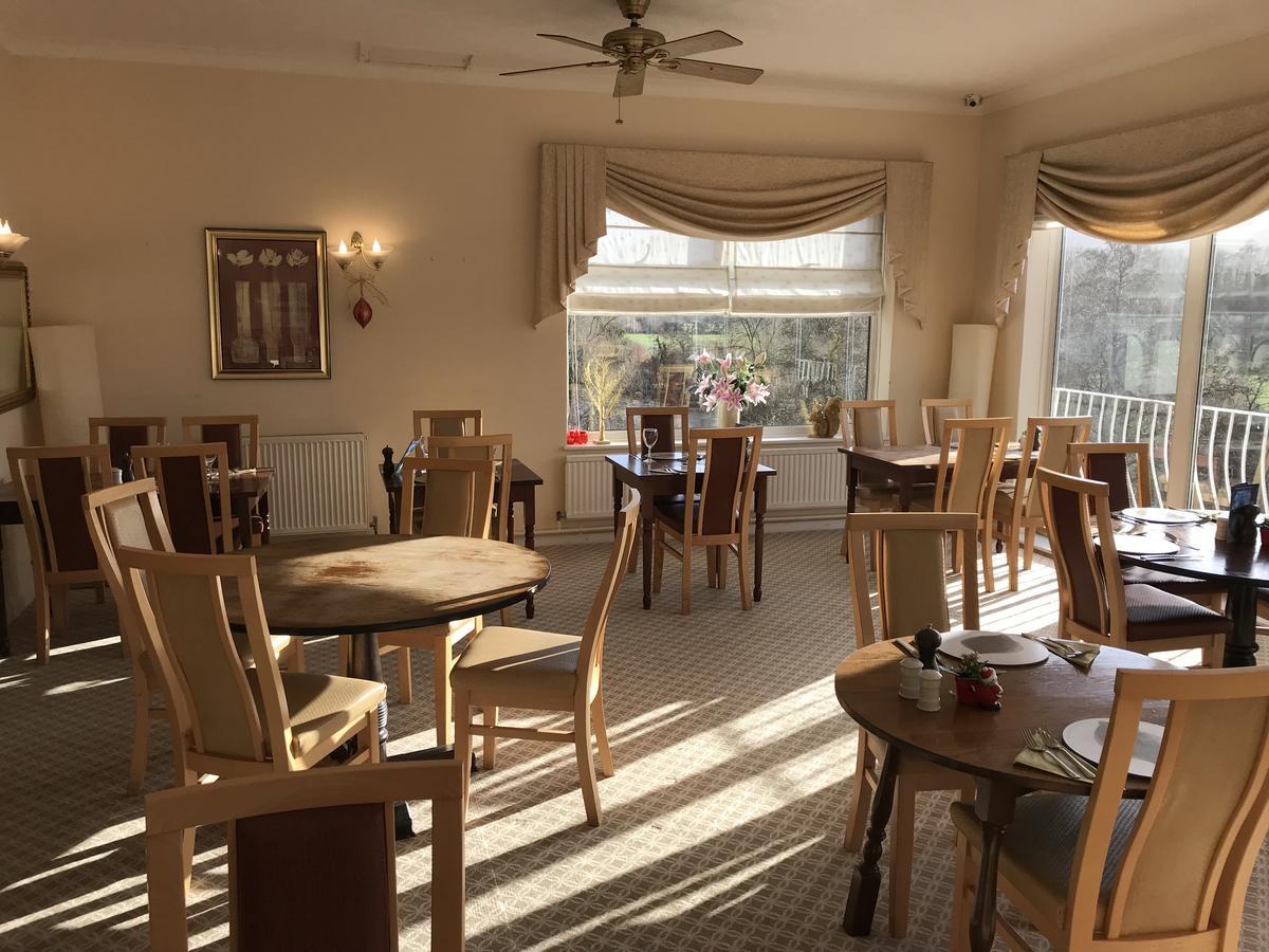 Llanwenarth Hotel And Riverside Restaurant Abergavenny Buitenkant foto