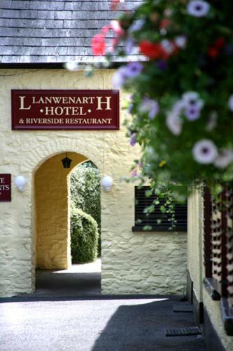 Llanwenarth Hotel And Riverside Restaurant Abergavenny Buitenkant foto