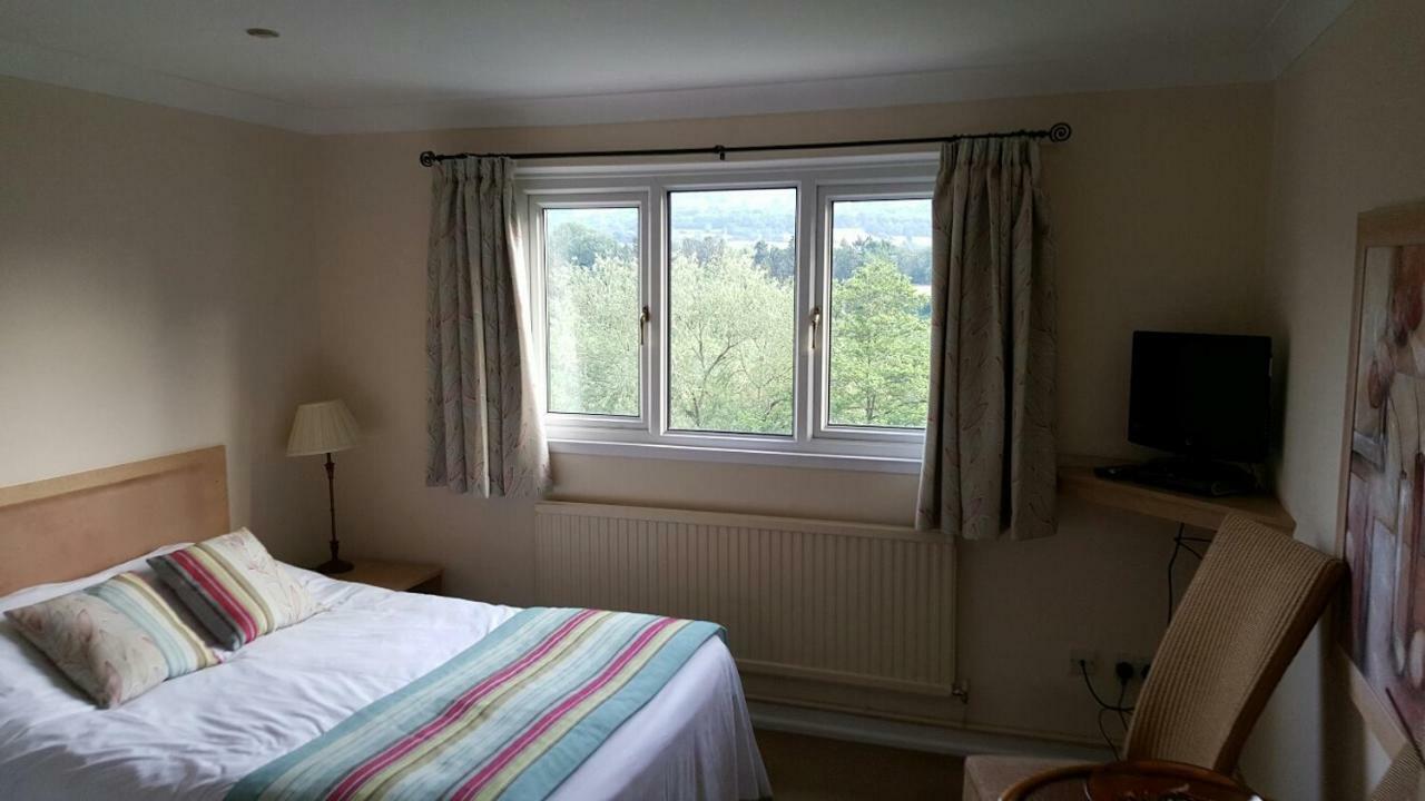 Llanwenarth Hotel And Riverside Restaurant Abergavenny Buitenkant foto
