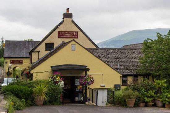 Llanwenarth Hotel And Riverside Restaurant Abergavenny Buitenkant foto