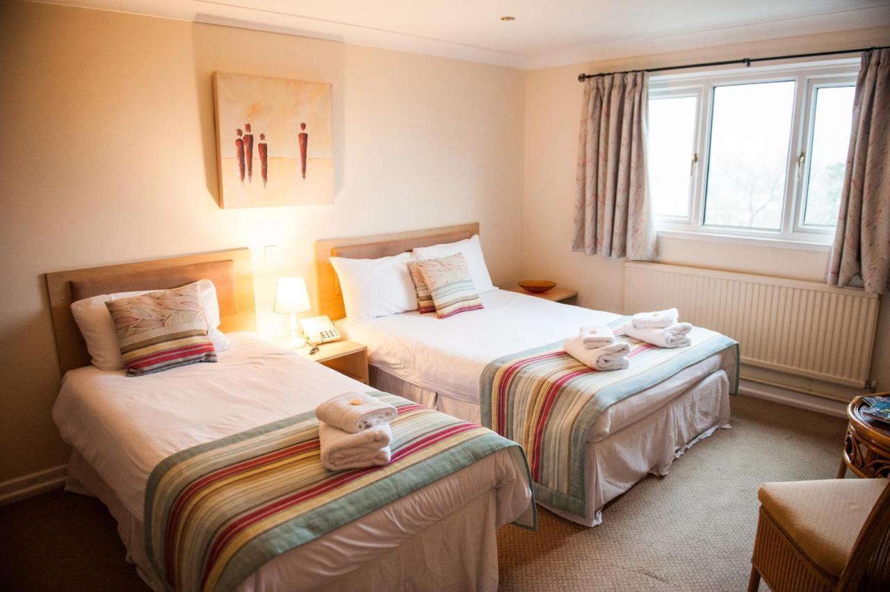 Llanwenarth Hotel And Riverside Restaurant Abergavenny Buitenkant foto