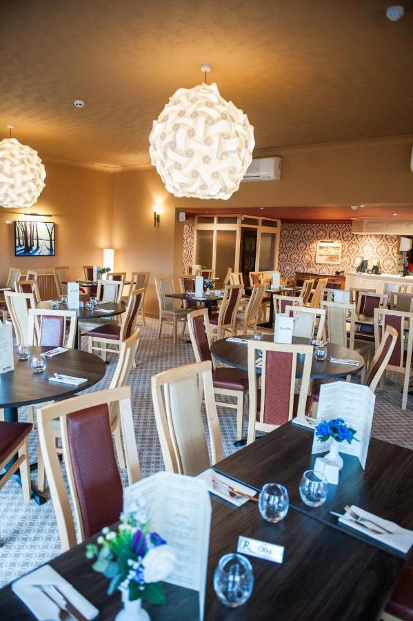 Llanwenarth Hotel And Riverside Restaurant Abergavenny Buitenkant foto